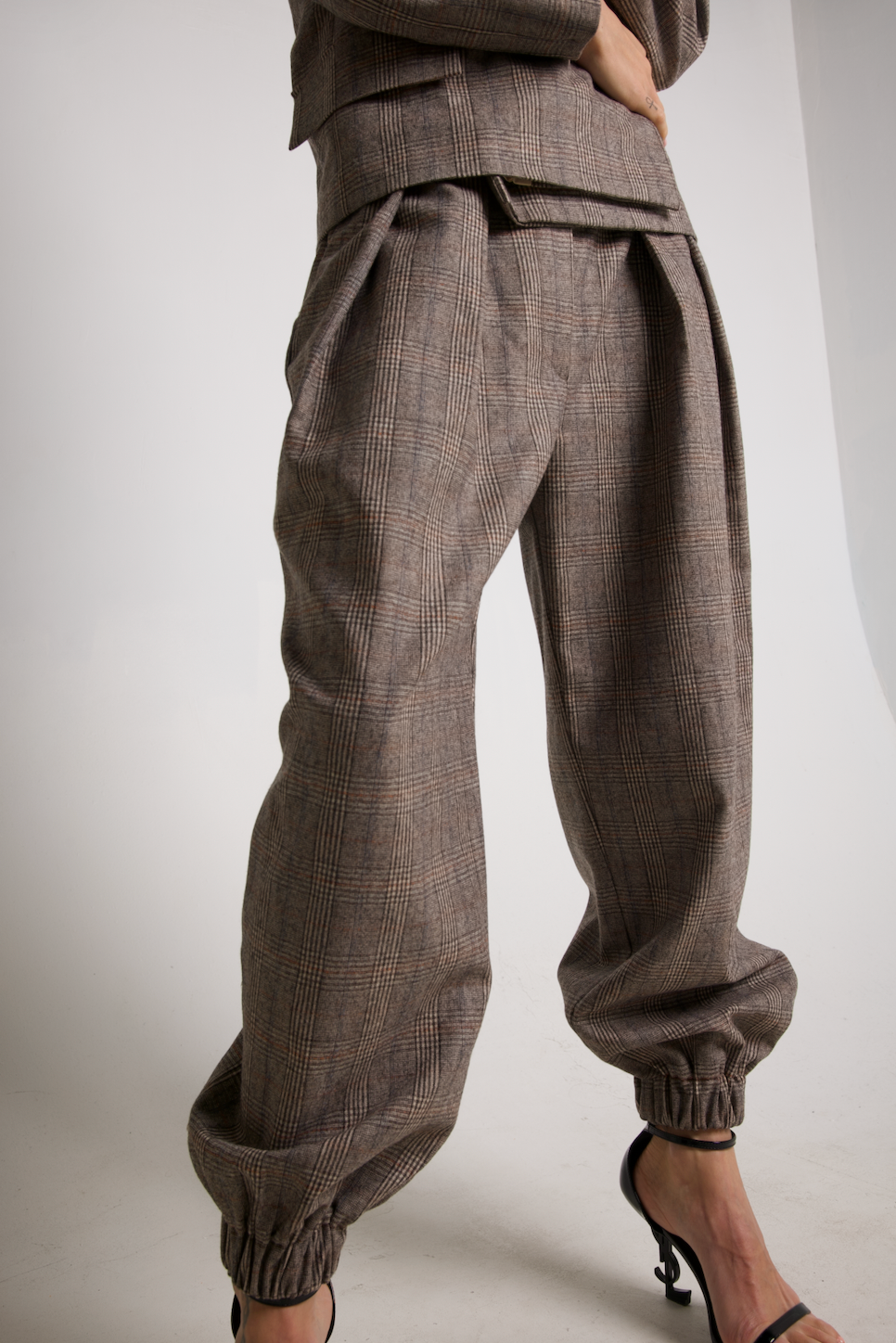 Kosmos form pants